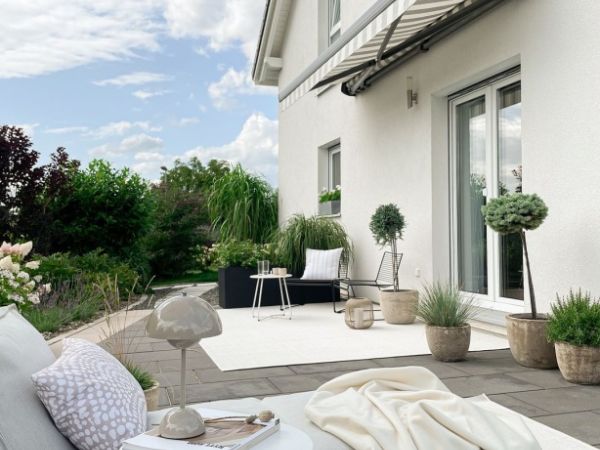 ? L'été approche à grands pas et il est temps de profiter de nos terrasses ! ☀️ 

Quoi de mieux que de se détendre en plein air, entouré de verdure et de...