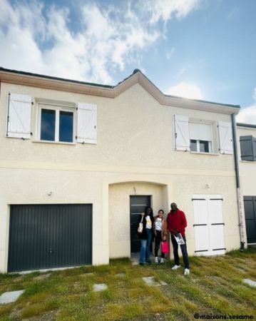 🔑 Félicitations aux propriétaires de cette jolie maison , inspirée du modèle PYROPE + garage 

📍 Secteur Ormesson sur Marne et alentours :
Contactez Coline...